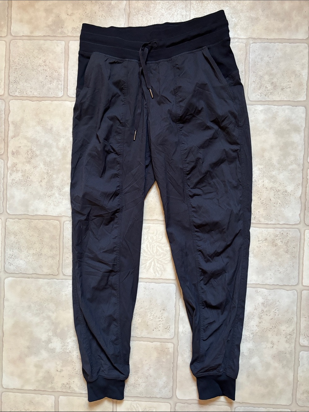 Lululemon Black Dance Studio Jogger Pants Women’s Size 6 (Small) Cuffed Bottoms